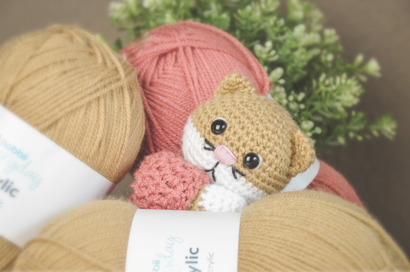 Häkelanleitung Kater Garry mit Pulli.Amigurumi Pattern für orange/rot-weiße