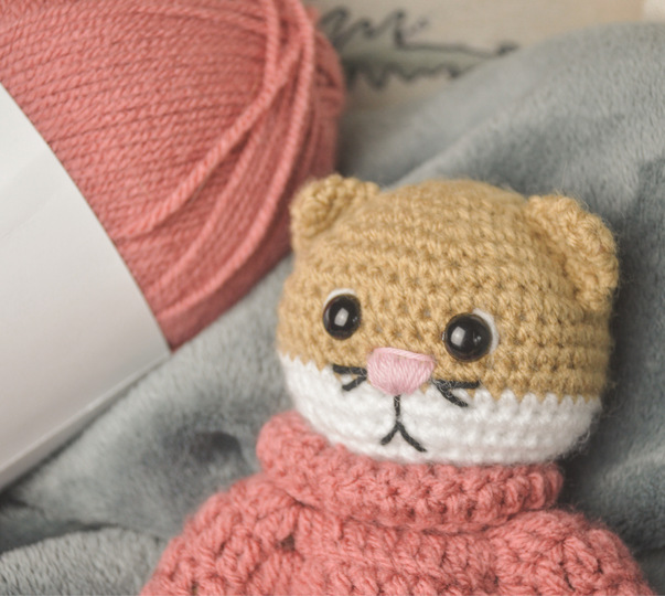 Häkelanleitung Kater Garry mit Pulli.Amigurumi Pattern für orange/rot-weiße
