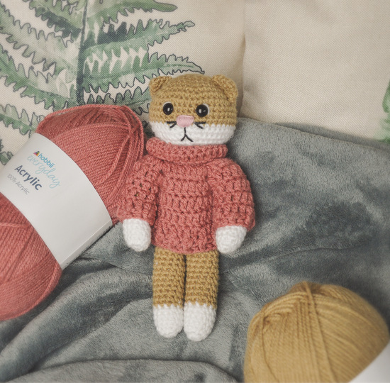 Häkelanleitung Kater Garry mit Pulli.Amigurumi Pattern für orange/rot-weiße