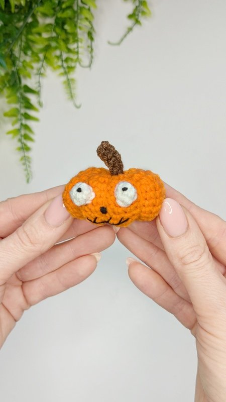 Crochet pumpkin pattern, easy crochet amigurumi pumpkin, Halloween crochet - Image 3