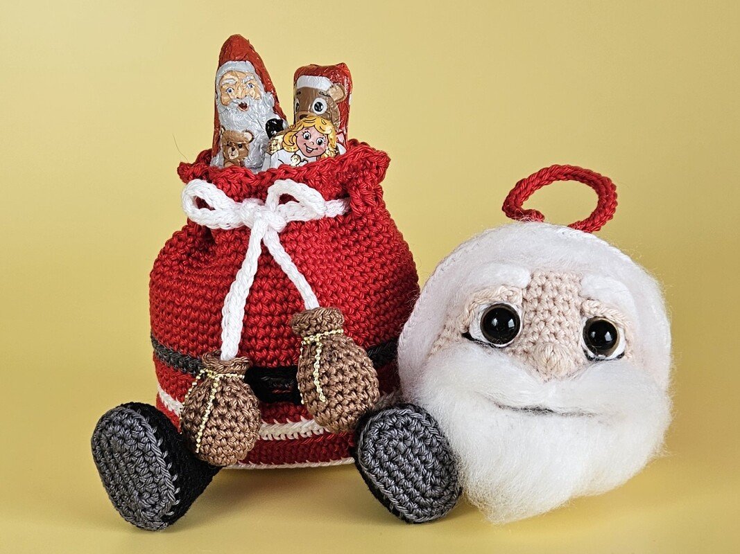 Geschenksäckchen Weihnachtsmann mit Christbaumkugel - Amigurumi Häkelanleit