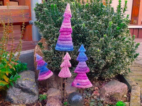 Häkelanleitung für Tannenbäume. Perfekt als Resteverwertung.