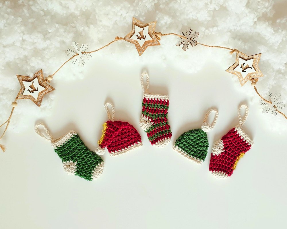 Mini Christmas Stockings & Hats - Crochet Ornament Pattern for Beginners - Image 8