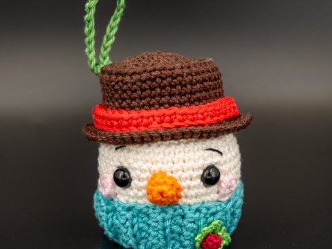 Schneemann Ornament - Amigurumi - Häkelanleitung - Weihnachtsbaum Schmuck