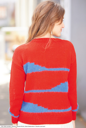 Flauschiger Pullover mit Intarsien-Streifen