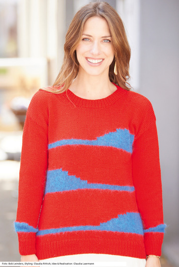 Flauschiger Pullover mit Intarsien-Streifen