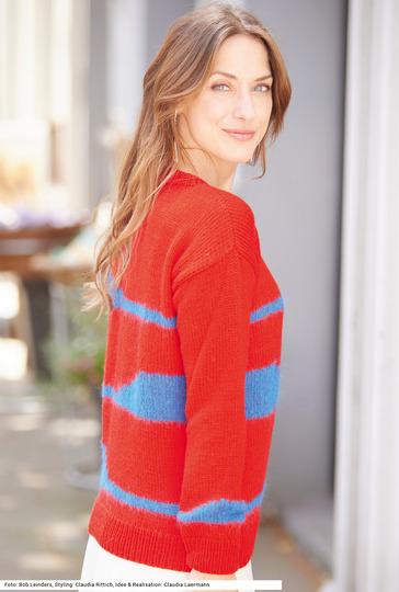 Flauschiger Pullover mit Intarsien-Streifen