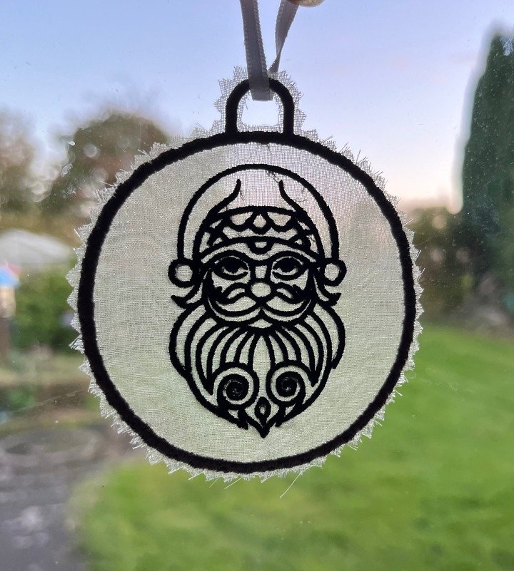 Stickdatei ITH - Weihnachtskugel 8 - Celtic Santa