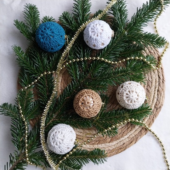 Christbaumkugeln umhäkeln, Weihnachtsbaumschmuck häkeln