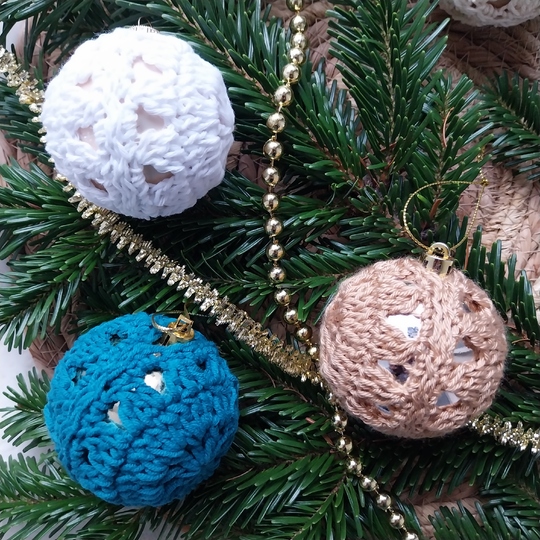 Christbaumkugeln umhäkeln, Weihnachtsbaumschmuck häkeln