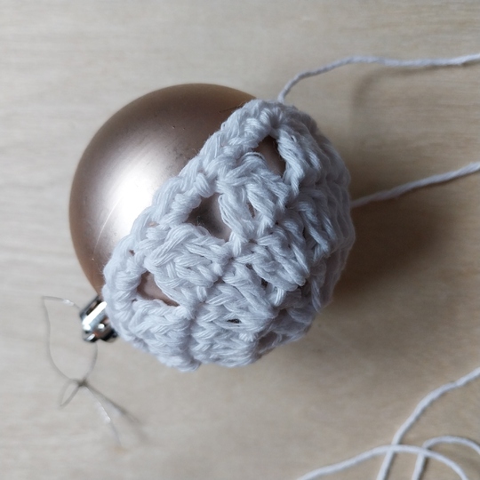 Christbaumkugeln umhäkeln, Weihnachtsbaumschmuck häkeln