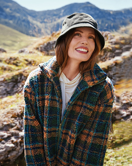 burda Schnittmuster Damen Sportliche Plüsch-Jacke 01/2023 #102 Gr. 36-42