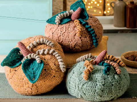 Kürbisse häkeln mit Zopfmuster