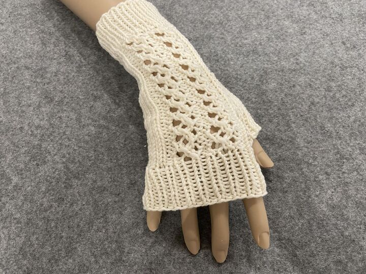 Strickanleitung - Handstulpe "Talviaika"