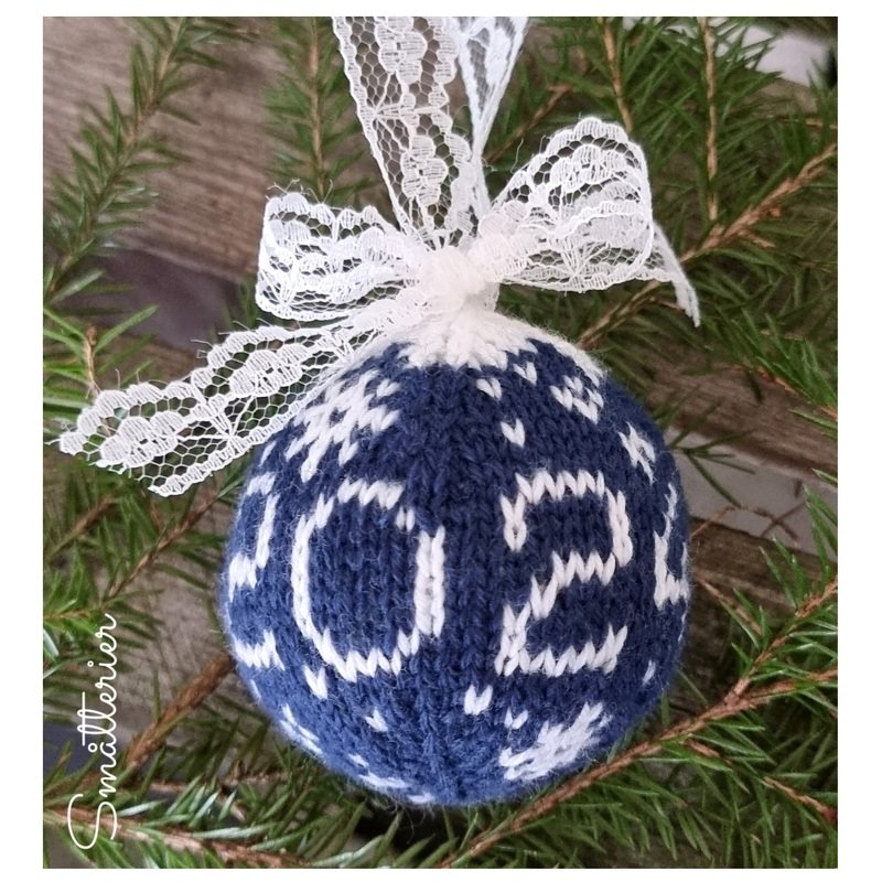 PATTERN: 2024 Christmas Bauble - Stricken