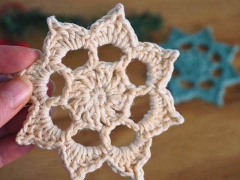 Einfacher gehäkelter Stern – Perfekt für Weihnachten & Dekorationen!