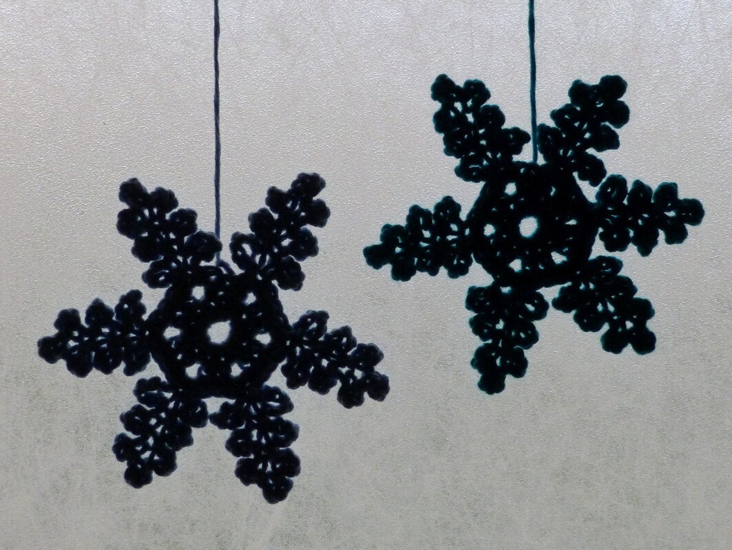 Häkelanleitung für eine Eisblume als Anhänger oder Untersetzer