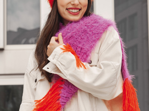 Schal und Mütze im Rippenmuster in Orange und Pink