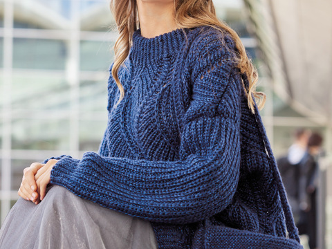 Pulli und Tasche mit Patentmuster in Dunkelblau