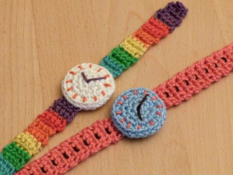 Häkelanleitung für eine Armbanduhr für Kleinkinder, Spielzeuguhr