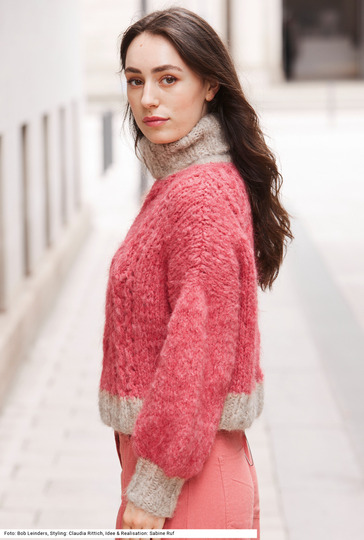 Pullover mit Rollkragen mit Ajourmusterzopf in Rot und Beige