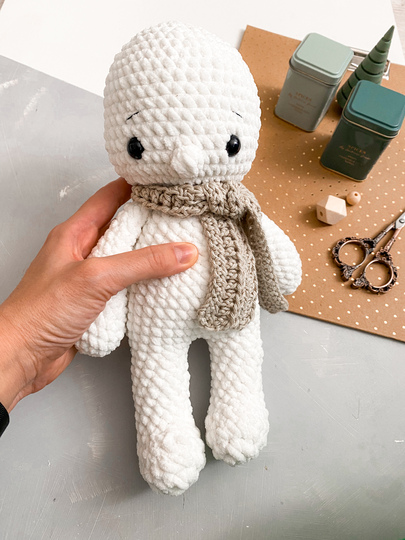 Schneemann Amigurumi aus Plüschwolle häkeln