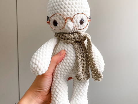 Schneemann Amigurumi aus Plüschwolle häkeln