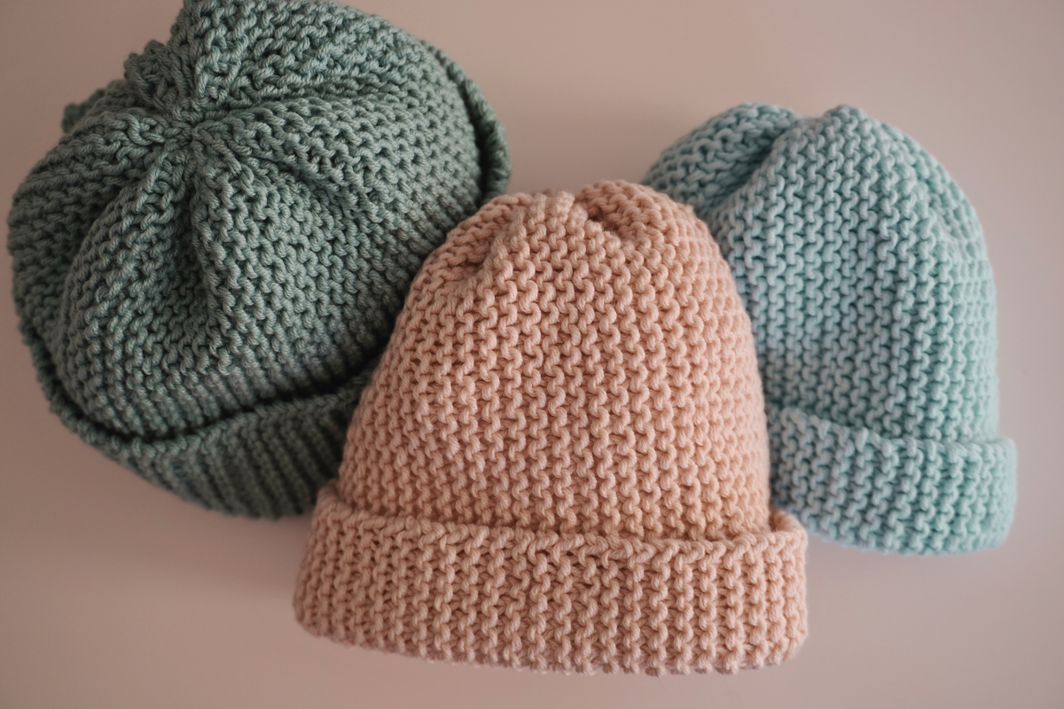 Knitting a baby hat - Image 2