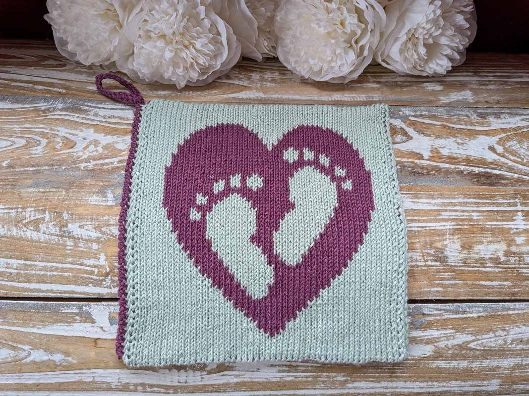 Double knitting pattern washcloth "Baby feet" - Image 2