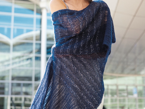 Tuch mit Ajourmuster in Dunkelblau