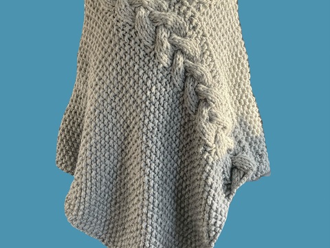 Strickanleitung Poncho mit Zopfmuster - gestrickt mit dicker warmer Wolle
