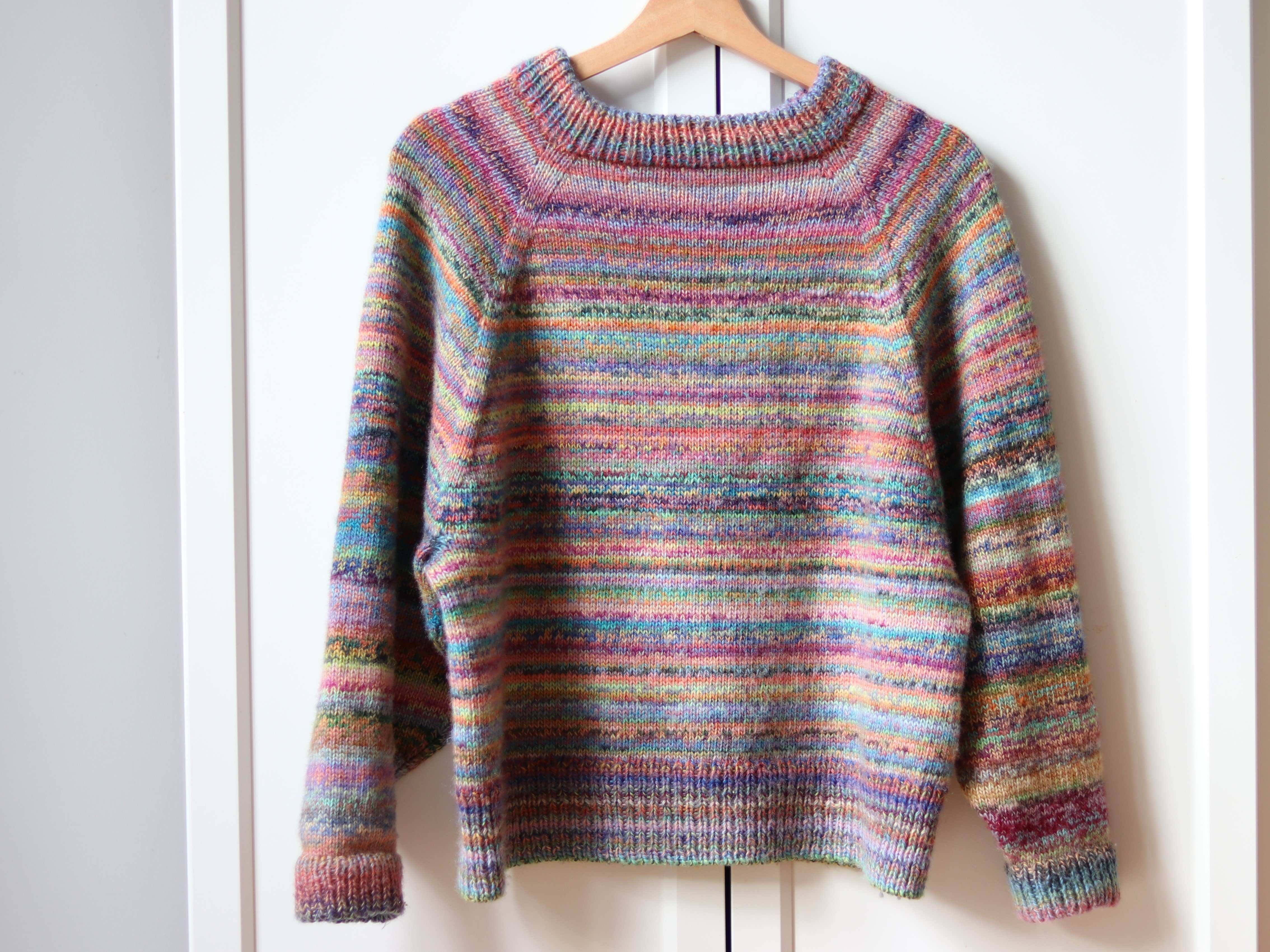 knitting-pattern-happy-sweater