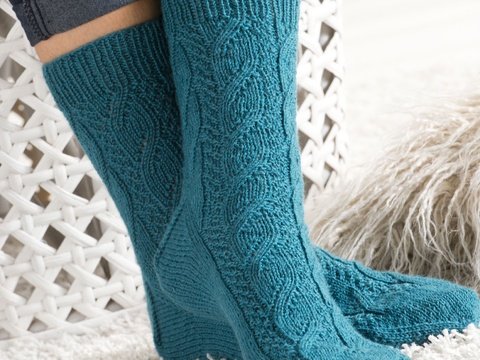 Socken mit Fake-Zöpfen