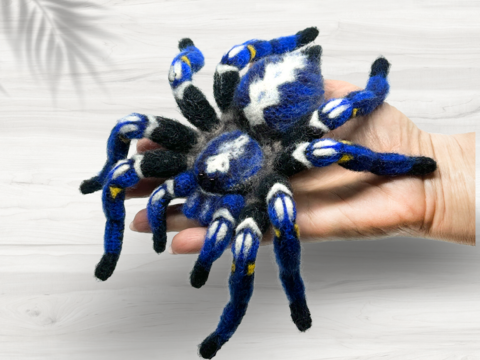 Häkelanleitung. Amigurumi-Spinne. Vogelspinne „Poecilotheria Metallica“.