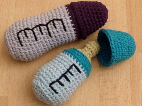 Häkelanleitung für Nuckelflaschen in 2 Größen als Spielzeug oder Babyrassel