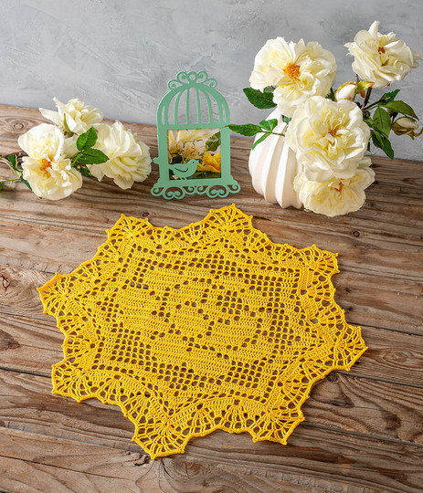 Strahlende Eleganz mit Bl&uuml;tenzauber und Zackenrand