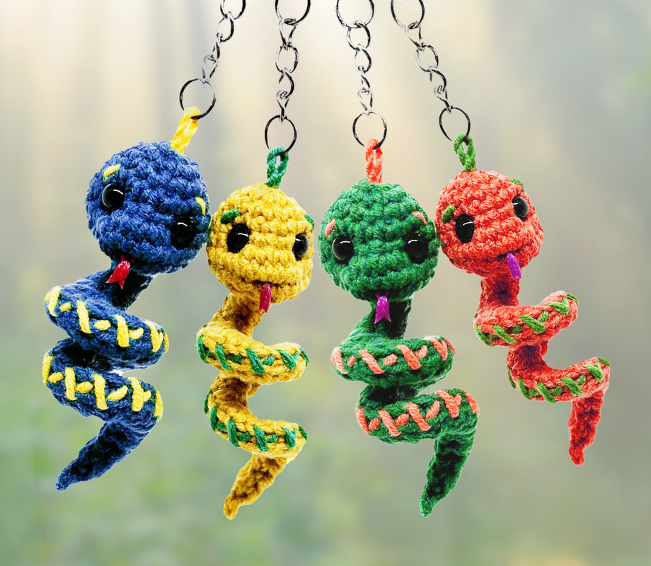 Crochet pattern Plush Green Snake. Amigurumi keychain Snake.
