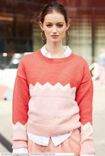 Pullover mit Jacquardmusterstreifen in Hummerrot, Rosa und Weiß