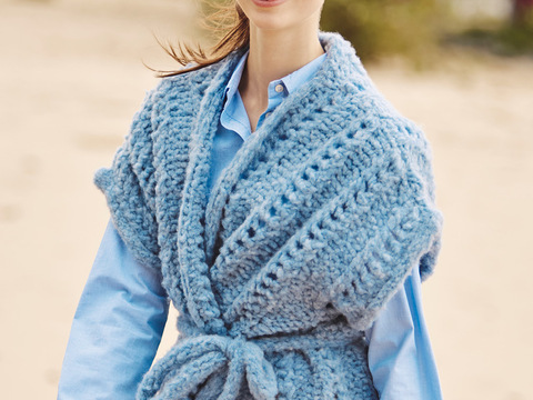 Weste mit Ajourmusterstreifen und Gürtel in Jeansblau