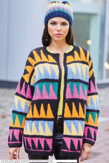 Pulli mit Rauten in Natur, Marine, Pink, Orange und Türkis und Mütze in Pink