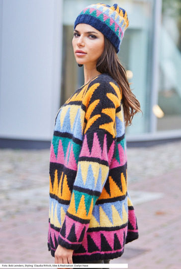 Pulli mit Rauten in Natur, Marine, Pink, Orange und Türkis und Mütze in Pink