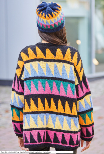 Pulli mit Rauten in Natur, Marine, Pink, Orange und Türkis und Mütze in Pink