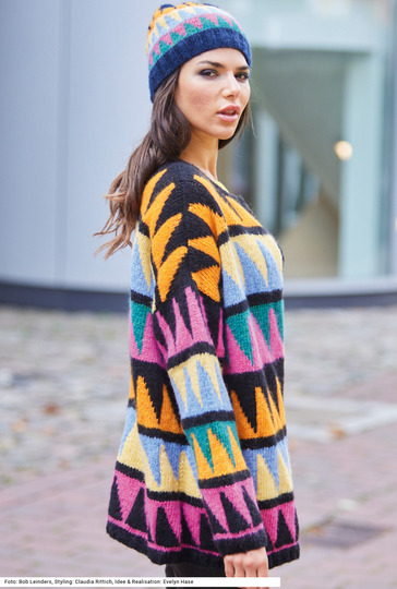 Pulli mit Rauten in Natur, Marine, Pink, Orange und Türkis und Mütze in Pink