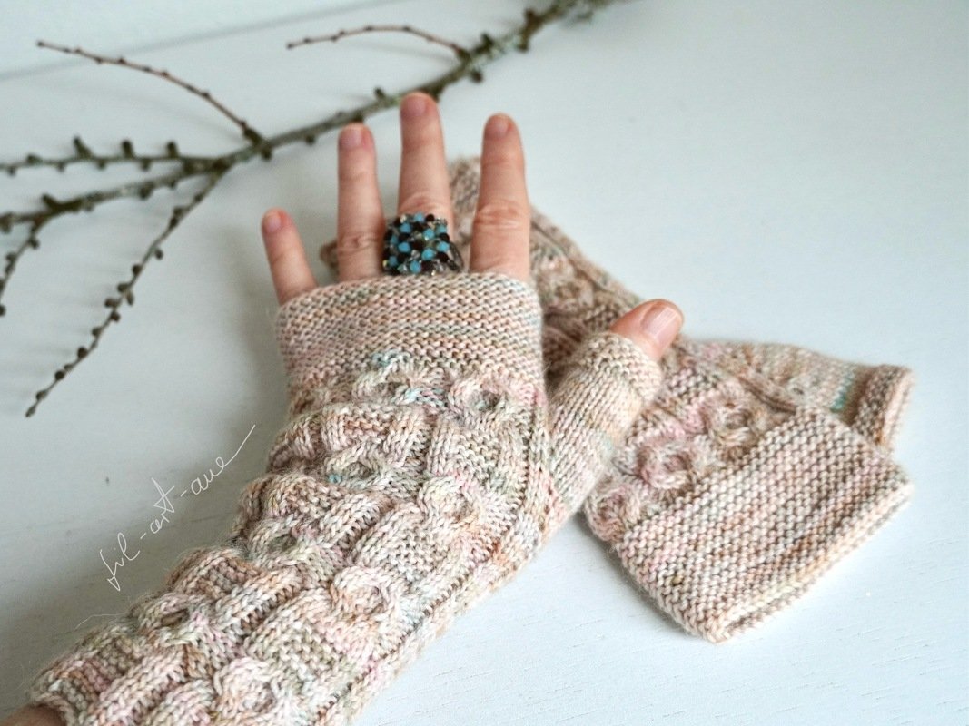 Handstulpen / Armstulpen "Candlelight", Strickanleitung für 2 Größen - Bild 2