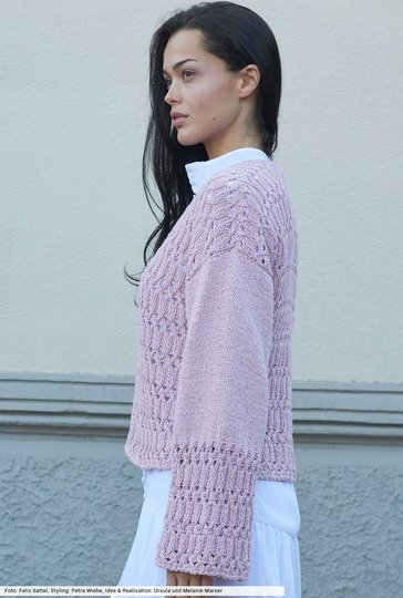 Verschlusslose Jacke im Lochmuster