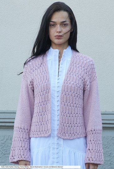 Verschlusslose Jacke im Lochmuster