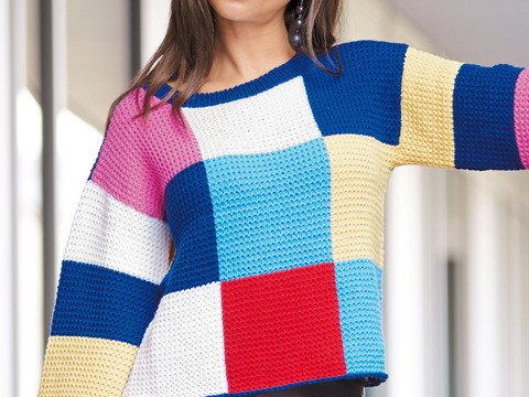 Pullover mit Farbquadraten in Dunkel- und Mittelblau, Weiß, Gelb, Rot und Pink