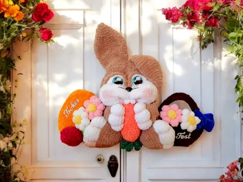 Crochet pattern bunny door decoration