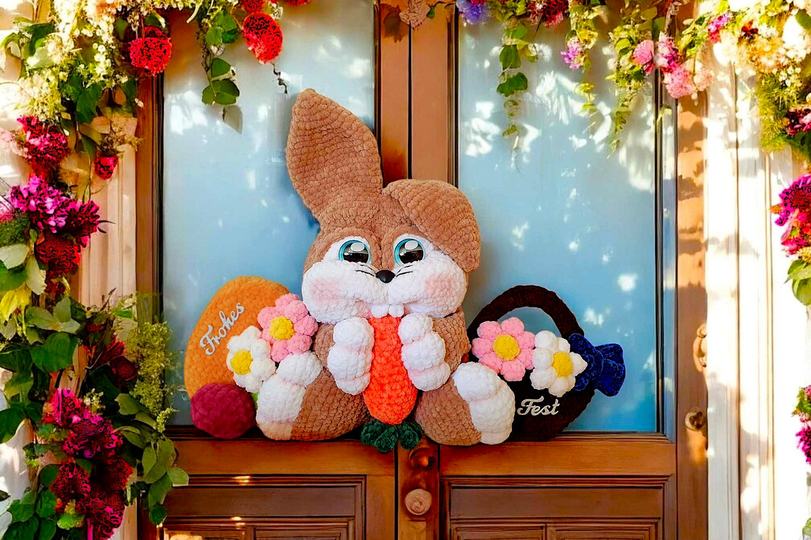 Crochet pattern bunny door decoration