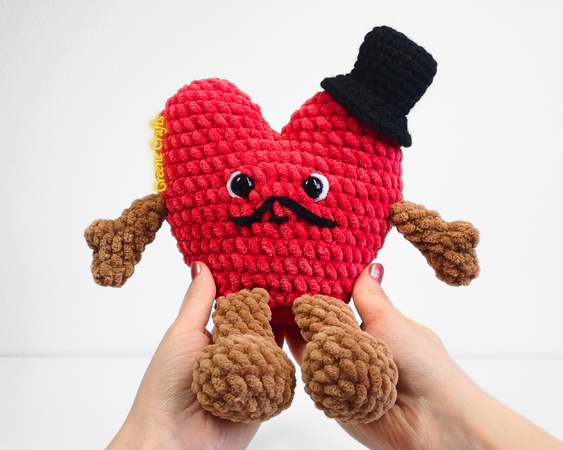 Crochet Heart Plushies for Valentine's Day - No Sew Toy Crochet Pattern